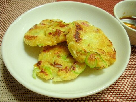 お夜食に！イカゲソと長ねぎ入りじゃがいももち♪